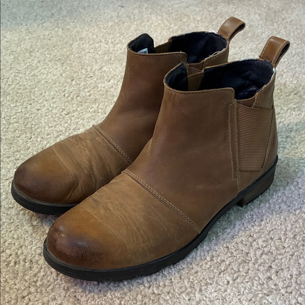 Sorel Emilie Chelsea Boots size 9.5